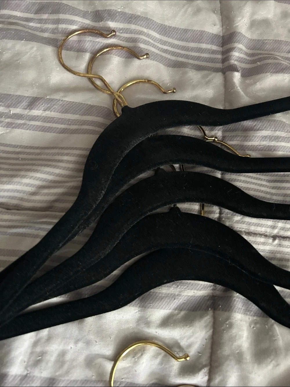 Joy Mangano 10 Black Velvet Slim Nonslip Hangers with Gold Hooks NEW UNUSED